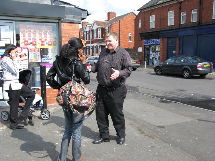 Tony Winter er tidligere bandeleder, men arbejder nu for organisationen Street Preachers i Manchester, som opsøger unge i deres lokalområder og hjælper dem med deres problemer. 