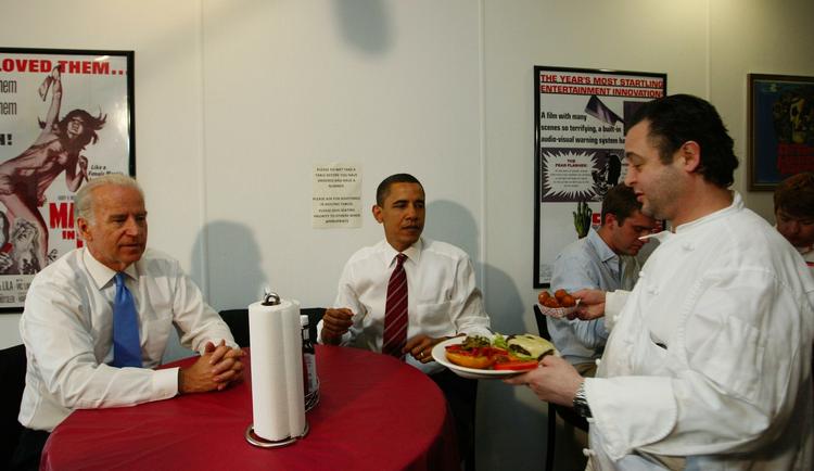 Biden skulle have en ’swiss cheeseburger’ mens Obama enten fik en almindelig cheeseburger. 