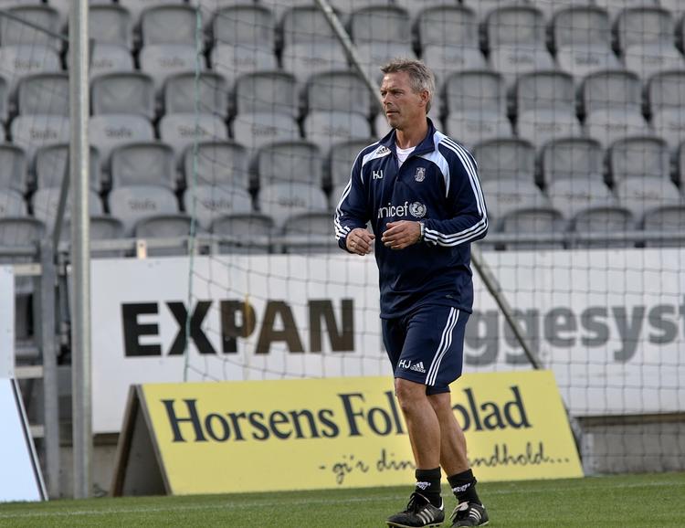 Horsens-træner Henrik Jensen og hans spillere skal levere varen allerede i dag mod FC Midtjylland. Arkivfoto. 