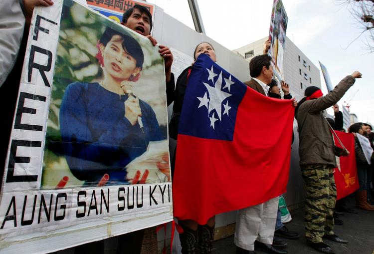 Tilhængere af Aung San Suu Kyi demonstrerede tilbage i februar i Japan. Arkivfoto. 