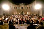 En del af den italienske kulturs spidser er samlet, når Strega-prisen uddeles 2. juli. Mange af de 400 stemmeberettigede beskyldes nu for at 'sælge' deres stemmer til de store forlag for at opnå personlige fordele.  Foto: Roberto Ceccacci 