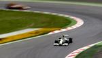 Jenson Button på vej mod den hurtigste tid i kvalifikationen til det spanske grandprix i Barcelona. 