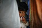 Denne lille dreng er blandt de hundredetusinder af pakistanere, der er flygtet til en flygtningelejr i Mardan i det nordvestlige Pakistan fra kampene i Swat-provinsen. 