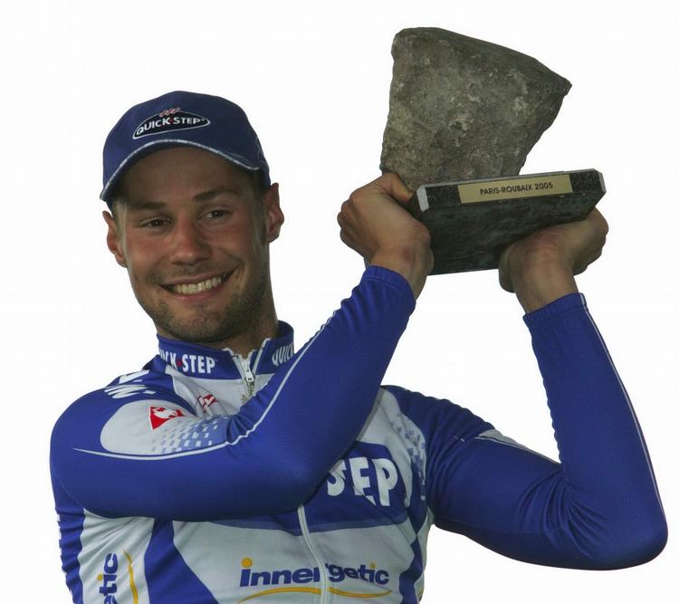 Belgiske Tom Boonen efter sejren i Paris-Roubaix i 2005. Arkivfoto. 