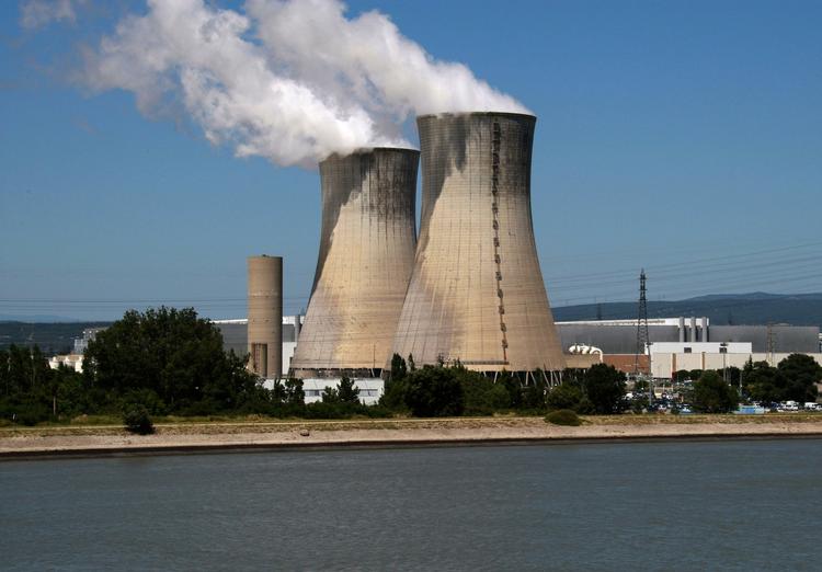 Langt flere europæere vil fremover få deres strøm fra atomkrafter. 