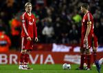 Dette er et sjældent billede. Fernando Torres (tv) og Steven Gerrard har kun haft 12 kampe på banen sammen i denne sæson. Skader har holdt stjernerne fra holdet. Arkivfoto. 