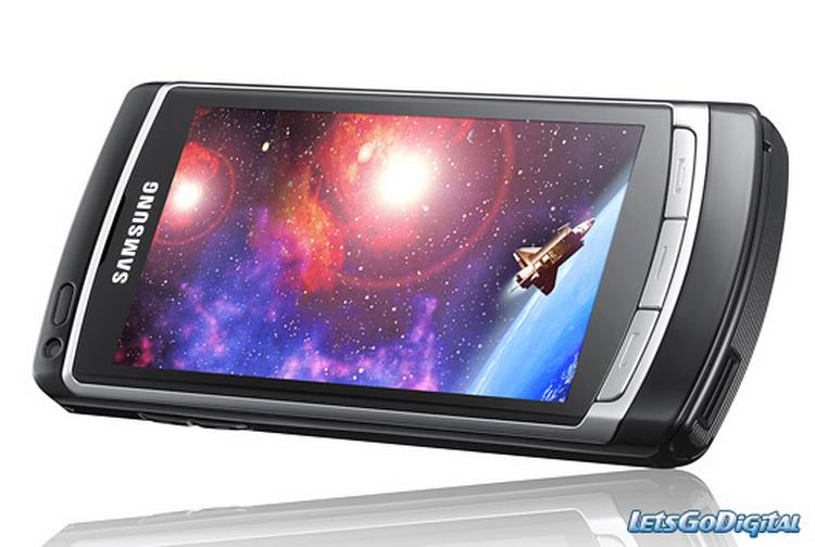 En organisk OLED-skærm er der bl.a. på Samsungs nye flagskib af en multimedie-mobiltelefon Omnia HD. Ppris: 5600 kr. og på markedet "til sommer". 