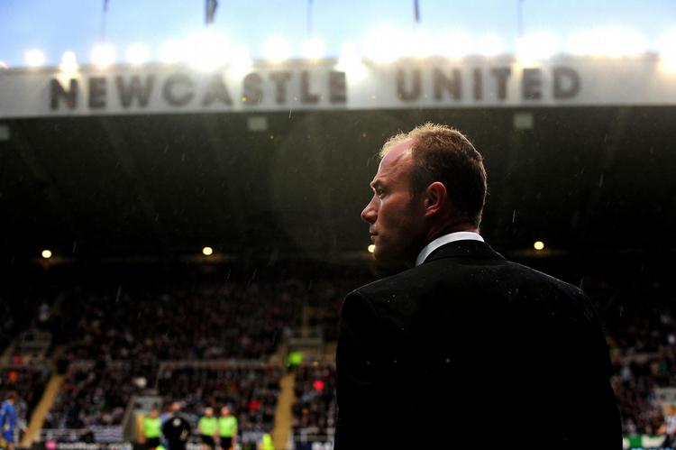 Newcastle-manager Alan Shearer har ikke haft det let i sit nye job, men en sejr over Middlesbrough ville  give en anelse luft. 