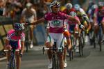 Alessandro Petacchi er stadig en af verdens bedste sprintere - det beviste han i dag i Giro d'Italia, hvor han vandt spurten i overlegen stil. 