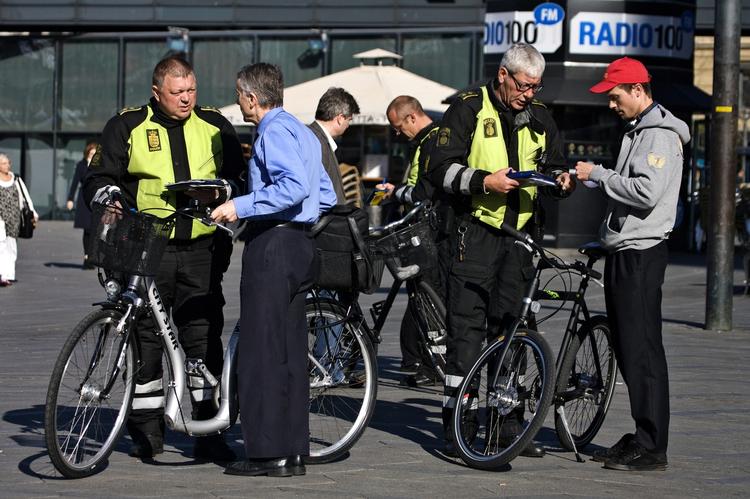Cyklister på stribe blev fanget af politiet, da der var razzia på Rådhuspladsen i København 