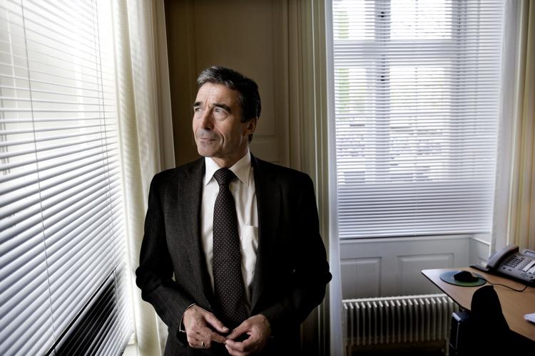 Anders Fogh prøver at sætte dagsordenen for debatten om sit eftermæle, mener en historiker. 
