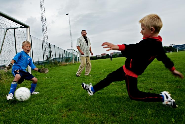 Halvdelen af idrætsskaderne i Sverige rammer børn under 17 år. Arkivfoto. 
