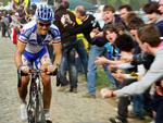 Belgiske Tom Boonen 12. april, hvor han for tredje gang sejrede i klassikeren Paris-Roubaix. Måske er det slut med stjernerytterens optræden på brostenene, for hans arbejdsgiver, Quick Step, har foreløbig suspenderet ham. Arkivfoto: Michel Spingler/AP 