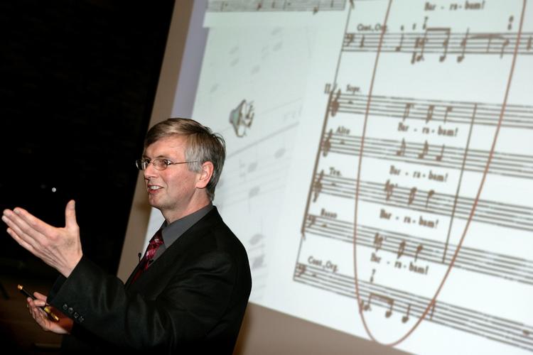 Det Jyske Musikkonservatorium i Århus skal lægges sammen med konservatoriet i Aalborg. Billedet er fra en konference om, hvordan musik påvirker hjernen og omvendt. Foredragsholderen er professor Eckart Altenmüller fra Hannover Universitet. 