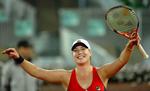 19-årige Alisa Klejbanova var glad efter en overraskende sejr over Venus Williams i Madrid Open. 