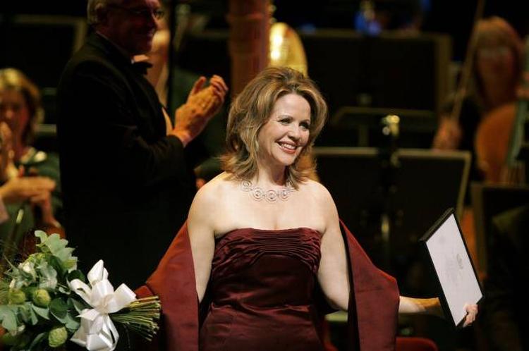 Den amerikanske sopran Renée Fleming ødslede med velklangen i Koncerthuset mandag aften. Her ses hun, da hun sidste år modtog den prestigiøse Polar Music Prize i Stockholm. Foto: Mats Andersson 