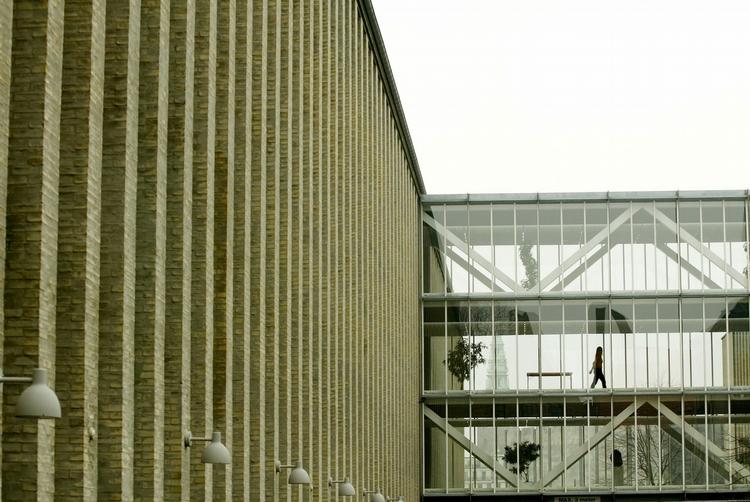 Hvis virksomhederne mener, at Udenrigsministeriet (billedet) er involveret i bestikkelsessagerne, så må de fremlægge deres beviser i retten, siger ambassadør Klavs A. Holm. (Arkivfoto) 