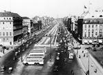 Berlin og instruktøren Lang er med i kapløbet om at komme først med talefilm. Her udsigt over Unter Den Linden. Foto: AP 