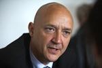 Claus Hvid Christensen er selv god til at finde på. I 2005 fik han som kemiprofessor på DTU massiv omtale på udviklingen af en såkaldt brintpille, der kan opbevare brint på en sikker og pladsbesparende måde«. 