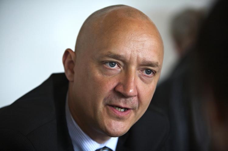 Claus Hvid Christensen er selv god til at finde på. I 2005 fik han som kemiprofessor på DTU massiv omtale på udviklingen af en såkaldt brintpille, der kan opbevare brint på en sikker og pladsbesparende måde«. 