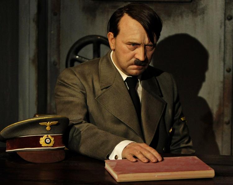 En 42-årige tysker er blevet idømt en bødestraf for at rive hovedet af en voksfiguer af Adolf Hitler på Madame Tussauds museum i Berlin. Arkivfoto. 