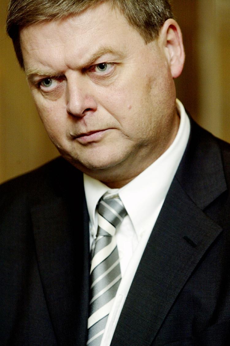 Syv ud af 12 Venstrefolk i byrådet i Furesø Kommune har meldt sig helt ud af partiet.. Blandt de udmeldte er tidligere Farumborgmester Lars Carpens. 