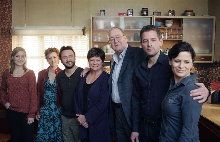 Sommer-holdet: Cecilie Bøcker Rosling, Marie Louise Wille, Lars Ranthe, Lisbeth Dahl, Jesper Langberg, Michael Birkkjær og Camilla Bendix. 