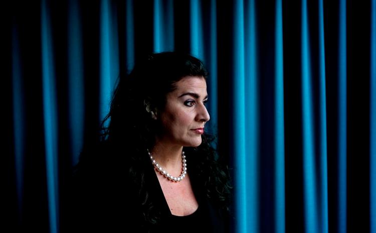 »Jeg er ikke sikker på, jeg er del af den guddommelige sfære, der hører divaer til«, mente Cecilia Bartoli, da hun i går eftermiddags gav pressemøde i Tivoli. Foto: Finn Frandsen 