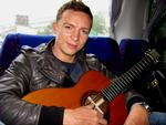 »Jeg har det fint med musik, der når folk hurtigt. Bare det ikke forlader dem lige så hurtigt igen«, siger Niels Brinck inden aftenens semifinale. Foto: Line Prasz 