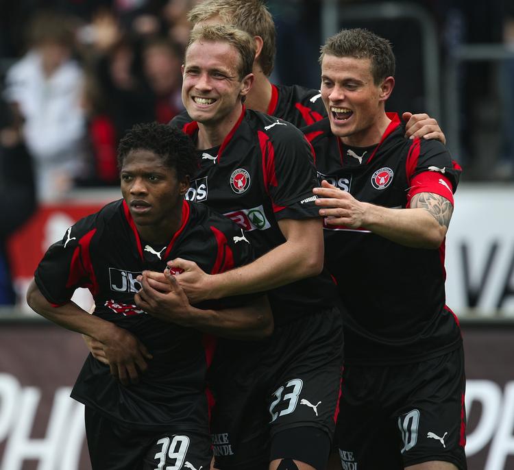 FC Midtjylland-spilleren Frank Kristensen (midt) er et af hjemmeholdets bedste kort i aftenens opgør mod AaB.  Arkivfoto 