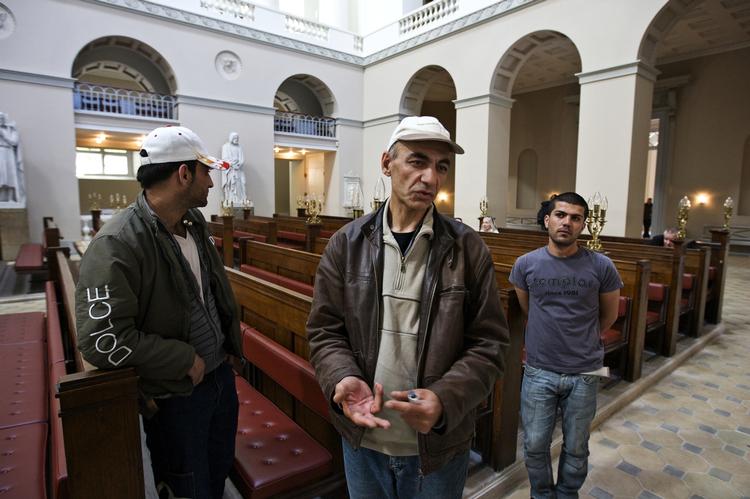 Ali Rasool (tv.) og Taleb (th.) har søgt tilflugt i Vor Frue Kirke. Her vil de blive indtil deres asylsager bliver genoptaget. 