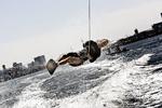 Dansk vandski Forbund fik støtte af Tuborgforndet i dag. Oliver Breumlund, som er på landsholdet i vanddisciplinen wake board, viste efter prisoverrækkelsen sin kunnen i vandet ud for Tuborg Havn. 