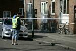 Politiet på Amager i går, hvor en 28-årig mand, som kørte i denne bil, blev likvideret. 
