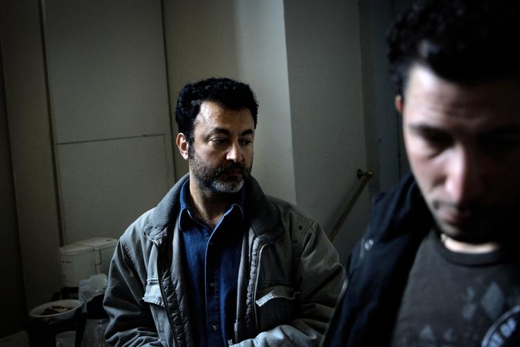Al-Janabi (tv.) og Muhammed Salah er to ud af cirka 15 irakere, der opholder sig i Københavns domkirke i protest mod Danmarks hjemsendelsesaftale med Irak. 