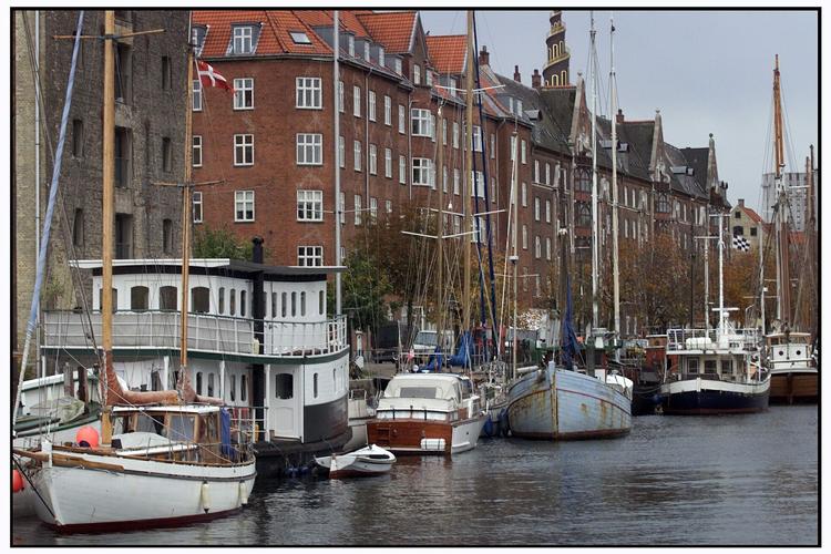 Det maritime liv på Christianshavn risikerer at forsvinde, hvis broer på tværs af sejlrenden bliver en realitet. Arkivfoto. 