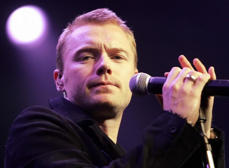 Ronan Keating begyndte sin karriere i gruppen Boyzone. I dag er han solist, men skriver også sange til andre. 