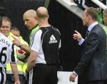 Alan Shearer og Newcastle læner sig op af en nedrykning fra Premier League. 