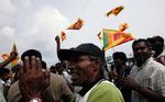 Srilankanere i hovedstaden Colombo jubler, efter at landets præsident Mahinda Rajapaksa har erklæret sejr krigen mod De Tamilske Tigre. 