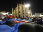 Inters fans sætte et farverigt præg på bymidten i Milano natten til i dag. 