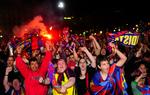 Jubelen brød løs i Barcelonas gader, da mesterskabet kom i hus via et nederlag til ærkerivalerne fra Real Madrid, som blev slået af Villarreal. 