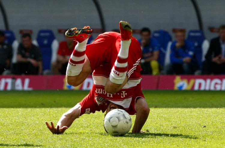 Hovedløst eller bare på hovedet? Bayerns Franck Ribery var en af holdets bærende kræfter i 2-2-kampen mod Hoffenheim, men holdets chancer for et mesterskab bliver nu afskrevet. 