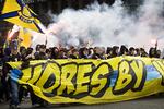 Brøndbys fans på march bag et stort banner, som udtrykker deres ejerforhold til byen. 