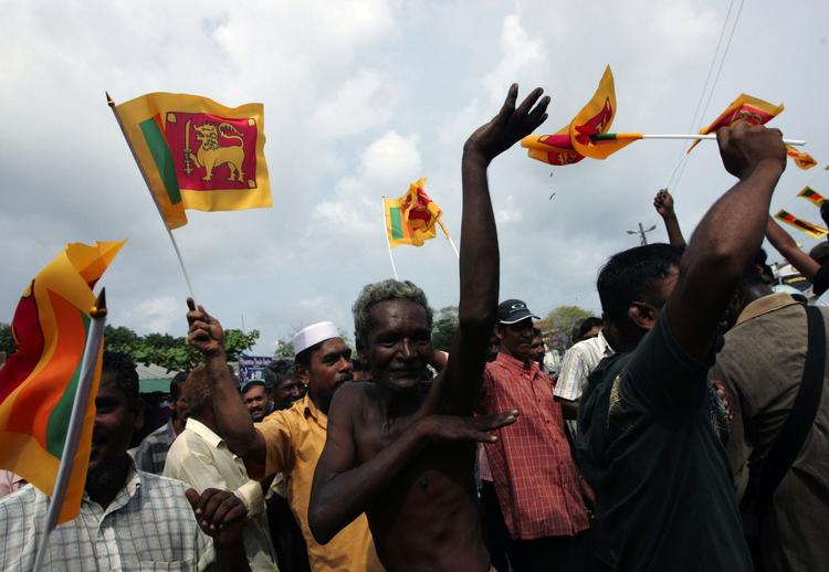 Befolkningen på Sri Lanka har jublet hele dagen, efter at De Tamilske Tigre har opgivet deres kamp. 