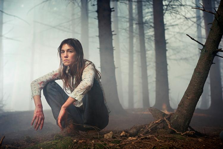 Charlotte Gainsbourg i Lars von Triers 'Antichrist', der får de danske anmeldere helt op at ringe. Foto fra filmen 