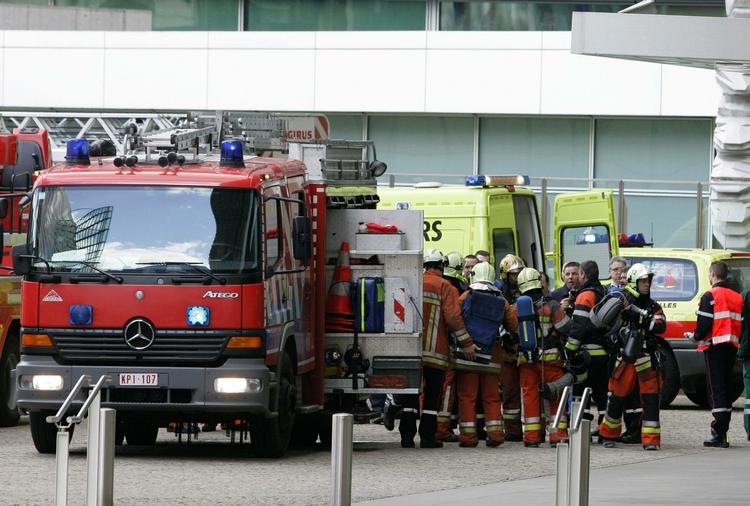 Belgiske brandfolk rykkede ud til branden, men der gik tyve minutter, før alarmen lød. 