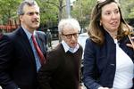 Woody Allen ankommer til retten på Manhattan. 
