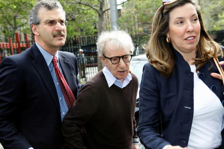 Woody Allen ankommer til retten på Manhattan. 