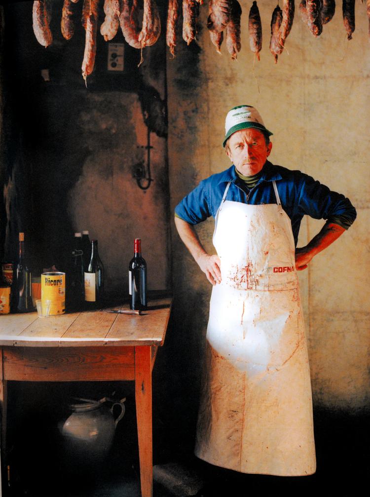 Slagteren Aimé er berømt i Saint-Agrève for sine udskæringer. Foto: Marie-Pierre Morel. 