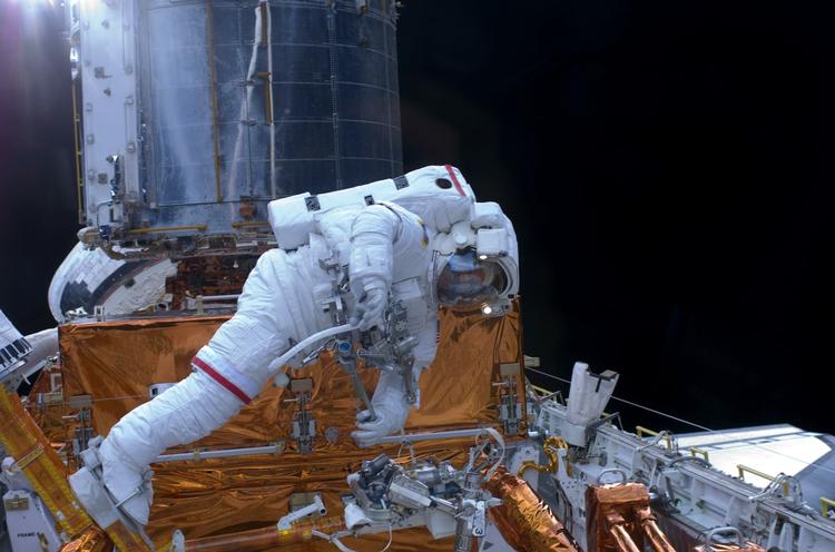 Astronauter har repareret på Hubble i flere dage. 