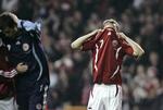Sidst Danmark mødte Sverige var i skandalekampen i Parken i 2007, som blev afbrudt, da en tilskuer løb ind og overfaldt dommeren. Revanchen 6. juni kan kun ses på lukkede kanaler. 